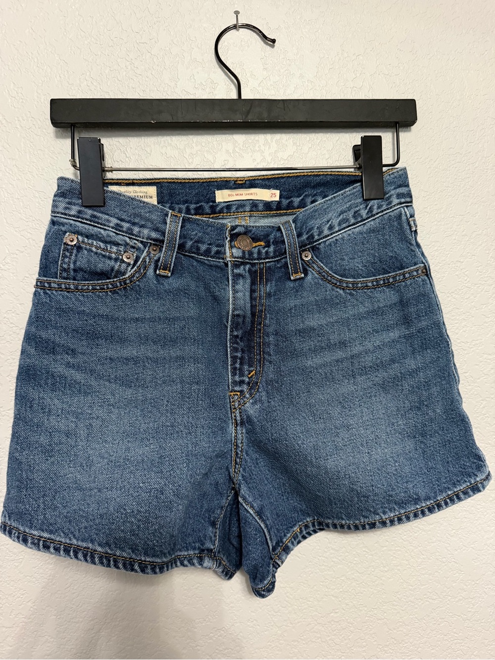 Levi’s Premium 80s Mom Shorts Women’s Size 25 Medium Wash High Rise Denim
